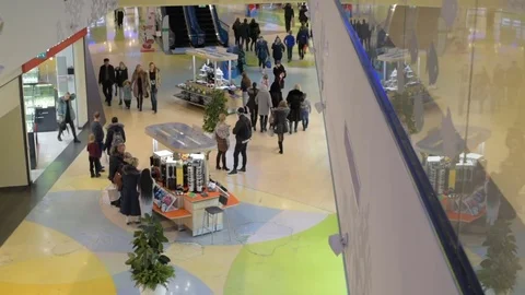Slightly defocused crowd of walking people in the newly opened shopping mall Stock Footage 72705977