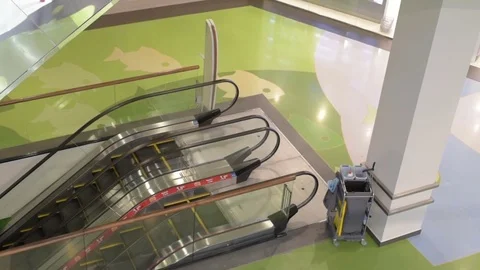 Slightly defocused crowd of walking people in the newly opened shopping mall Stock Footage 72706464