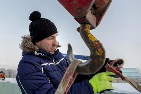 The slinger hooks the sling on the hook 写真素材