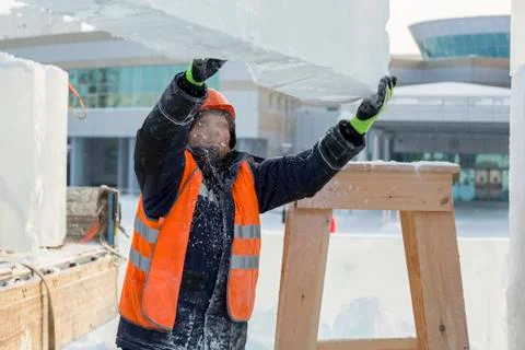 Slinger in an orange helmet on unloading 写真素材