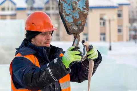 Slinger in an orange helmet on unloading 写真素材