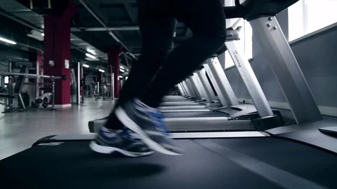 SLO MO LA Medium Shot Pan Man jogging on treadmill 動画素材 75355535