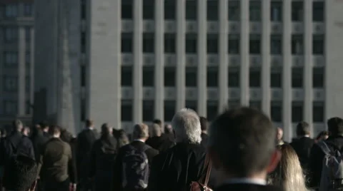 Slo-mo large crowd of unidentifiable pedestrians in London 4K  - 01 스톡 동영상 55624331