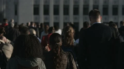 Slo-mo large crowd of unidentifiable pedestrians in London 4K  - 04 스톡 동영상 55625267
