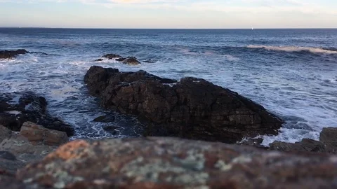 Slo mo medium waves medium rocks 01 Video stock 115590481