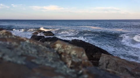 Slo mo medium waves medium rocks 02 Video stock 115590496