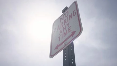 Slo mo no parking anytime vector and graphics on traffic sign 库存影片 307333611