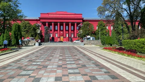 Slo motion slider across the facade of Taras Shevchenko University in Kiev Stock Footage 148527152