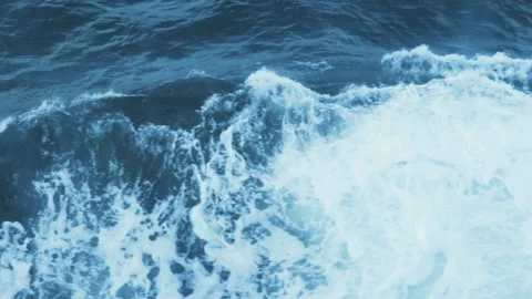 Slo-Motion waves at Sea 動画素材 201813730