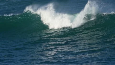 Slomo of Ocean Wave Breaking Stock Footage 204894293