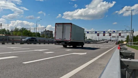Slomo trailer on highway Video stock 154205104
