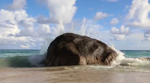 Slomo wave crashing Stock Footage 40739464