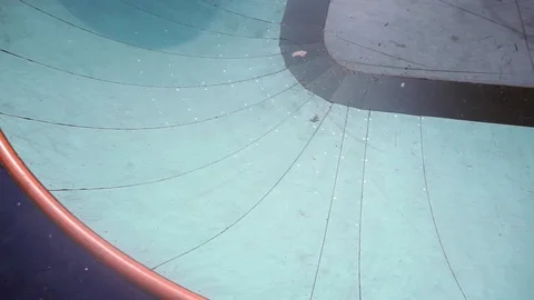 Slope for tricks in skate park 库存影片 103046028