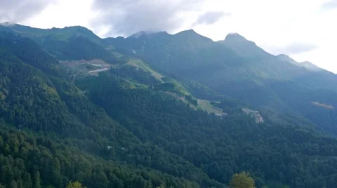 The slopes of the mountains in the forest. Rose Farm, Sochi, Russia. 1280x720 Vídeo Stock 52946452