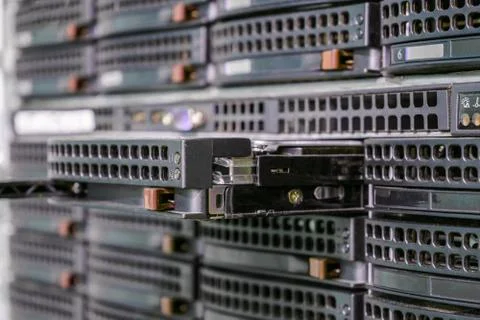 The slot for the hard disk in the data storage server is a close up. Replacin 库存照片