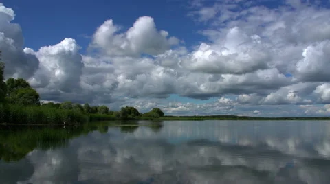 Сloud-drift reflected on the water surface. Time lapse Video stock 54902747