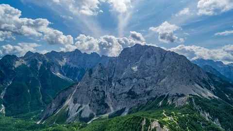 SLOVENIA - 08/04/2019: Dancing clouds over Prisojnik Video stock 115971323