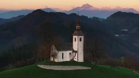 Slovenia - Flying around St. Thomas Church on an autumn afternoon 스톡 동영상 337617855