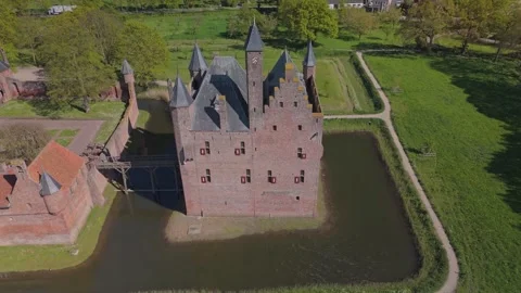 Slow aerial pullback from Doornenburg Castle Video stock 334319291