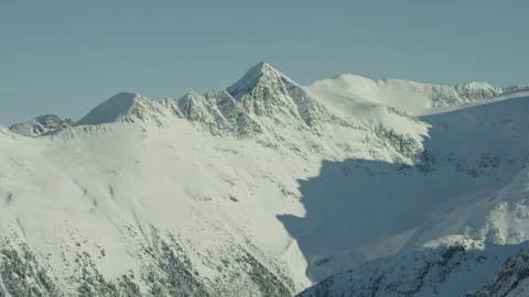 Slow Aerial Through Winter Mountain range 動画素材 81566768