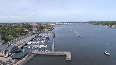 Slow Altitude Decrease Over Marina 库存影片 91897433