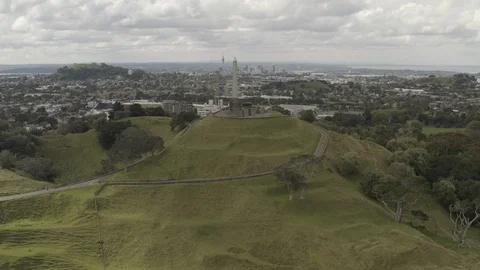 Slow and low orbit around war memorial with city in background 4K Stock Footage 115951639