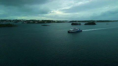 Slow Approach of Passing Ferry in Hamilton Harbour 動画素材 197009163