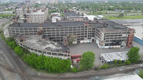 Slow ascend, Pan down, Russell Industrial Center, Detroit Vidéo 308459428