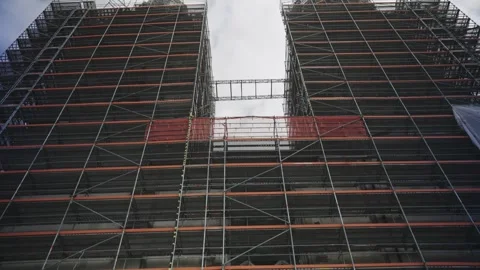 Slow camera movement reveals a massive construction site with extensive Vídeos de archivo 331565138