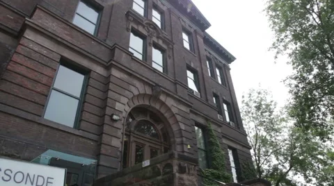 Slow camera tilt of Lassonde Mining Building at the University of Toronto campus 库存影片 40649769