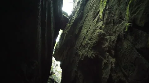 Slow cinematic shot gliding through the narrow, moss-covered Devil’s Gorge Video stock 310282514