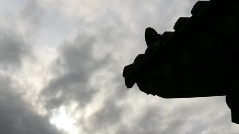 Slow cloud movment over the Korean architecture eaves silhouette Stock Footage 164008513