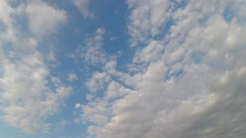 Slow clouds on blue sky in summer Stock-Footage 145027144