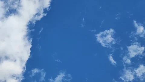 Slow Clouds timelapse in the blue sky Stockbeeldmateriaal 250186543
