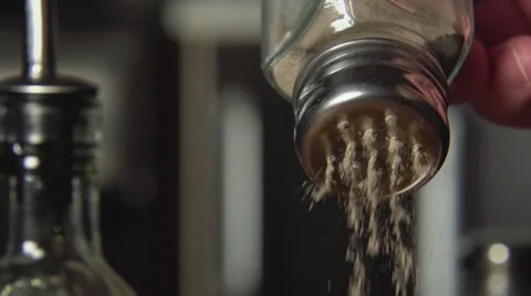 SLOW: A cook pours a ground pepper from a pepperbox Vídeos de archivo 63393020