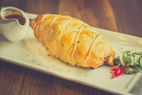 Slow-cooked, fall off the bone lamb shank rendang wellinton encrusted in bu.. Foto stock