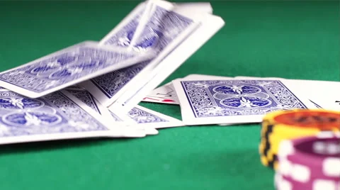 SLOW: A deck of a playing cards falls on a table Видео 58606210