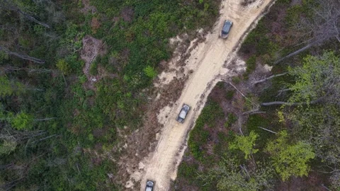 Slow descent of drone over three off-roading vehicles 스톡 동영상 344999577