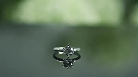 Slow dolly right large silver diamond ring Vidéo 131266496