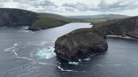 Slow drone aproach to the lagoon at Portacloy, County Mayo, Ireland. Stock Footage 342665050