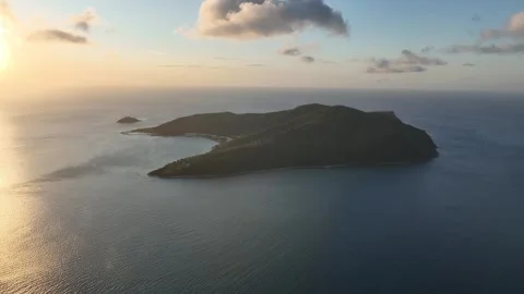 Slow drone drift with a slight pan left at golden hour, holding a wide view of Vídeo Stock 331062986