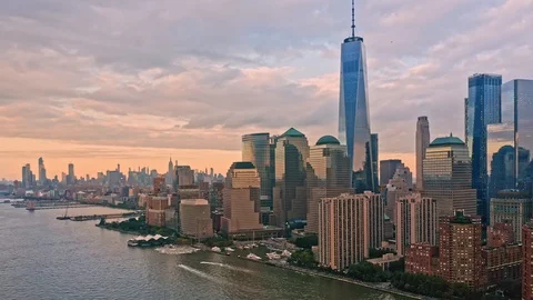 Slow drone rotation around Lower Manhattan skyline Video stock 109417238