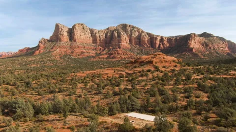 Slow, Elevator Rising Shot of Red Mountains, Near Sedona, Arizona, USA Vídeos de archivo 147234625
