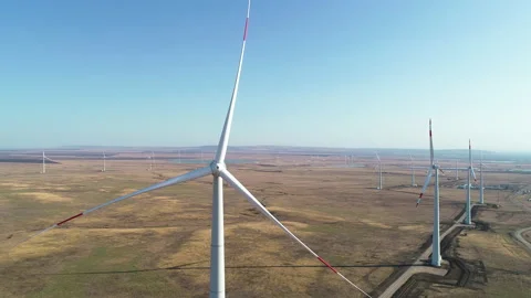 Slow flight over a wind farm Video stock 153444446