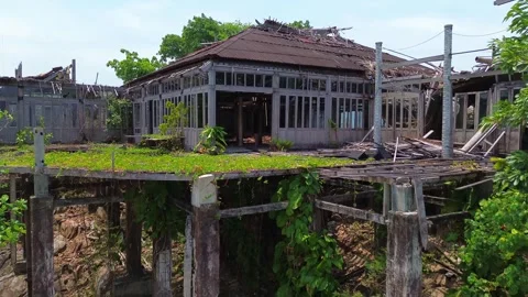 Slow Forward Drone Shot of Overgrown Abandoned Wooden Resort Building Vídeos de archivo 345979639
