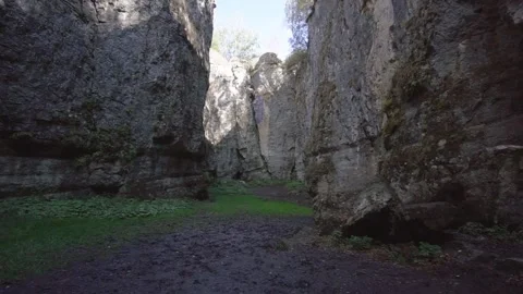 Slow forward movement between two stone walls Video stock 162634733