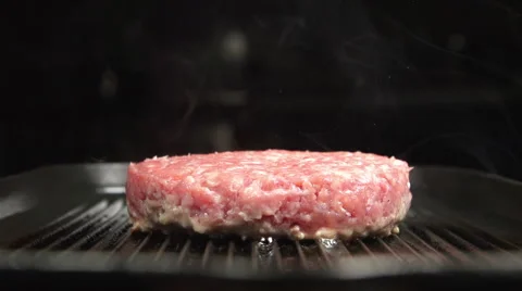 SLOW: A fresh beefsteak on a grill Видео 63069051