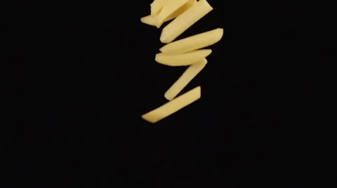 SLOW: A fresh potato slices fall Vídeo Stock 60767330