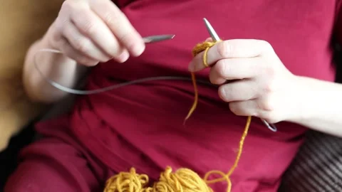Slow knitting in progress for mindful digital detox at home, cozy warm scene Vídeos de archivo 346147041