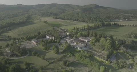 Slow Lateral Drone Approach to Tuscan Villa in Bucine, Italy Stock-Footage 343931752